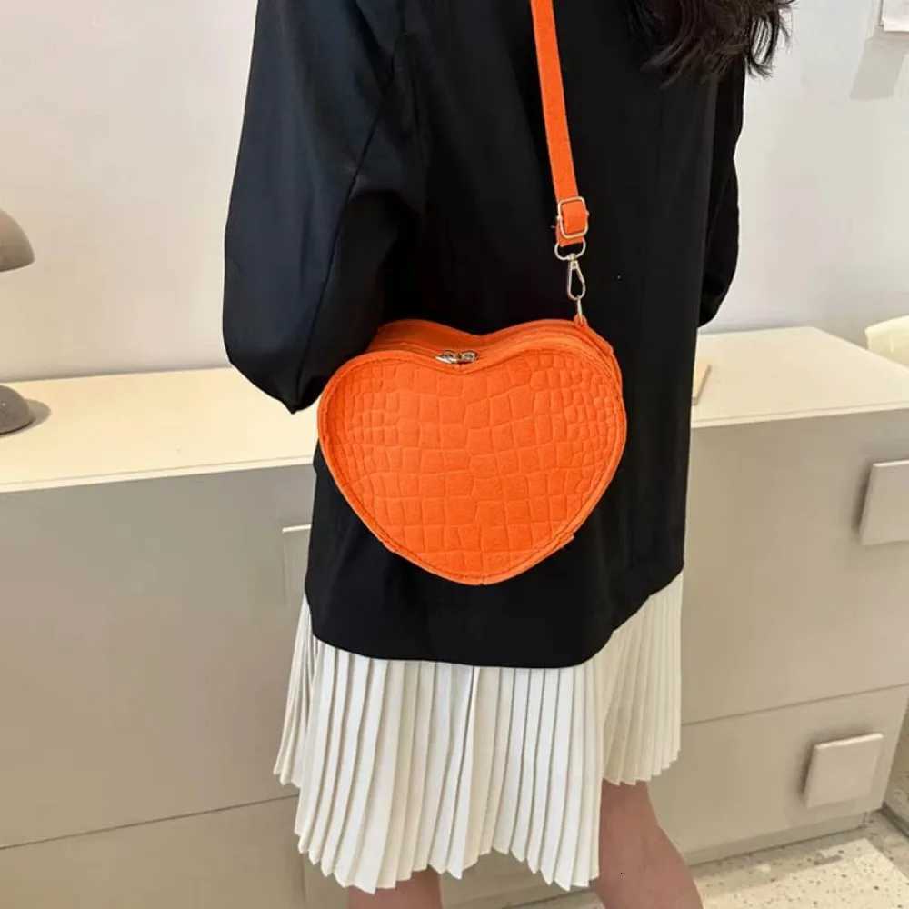 2023 Fashion Crossbody Bags for Women New Simple Single Shoulder Bag Casual Felt Love Handbag Womens Handbags Y250730