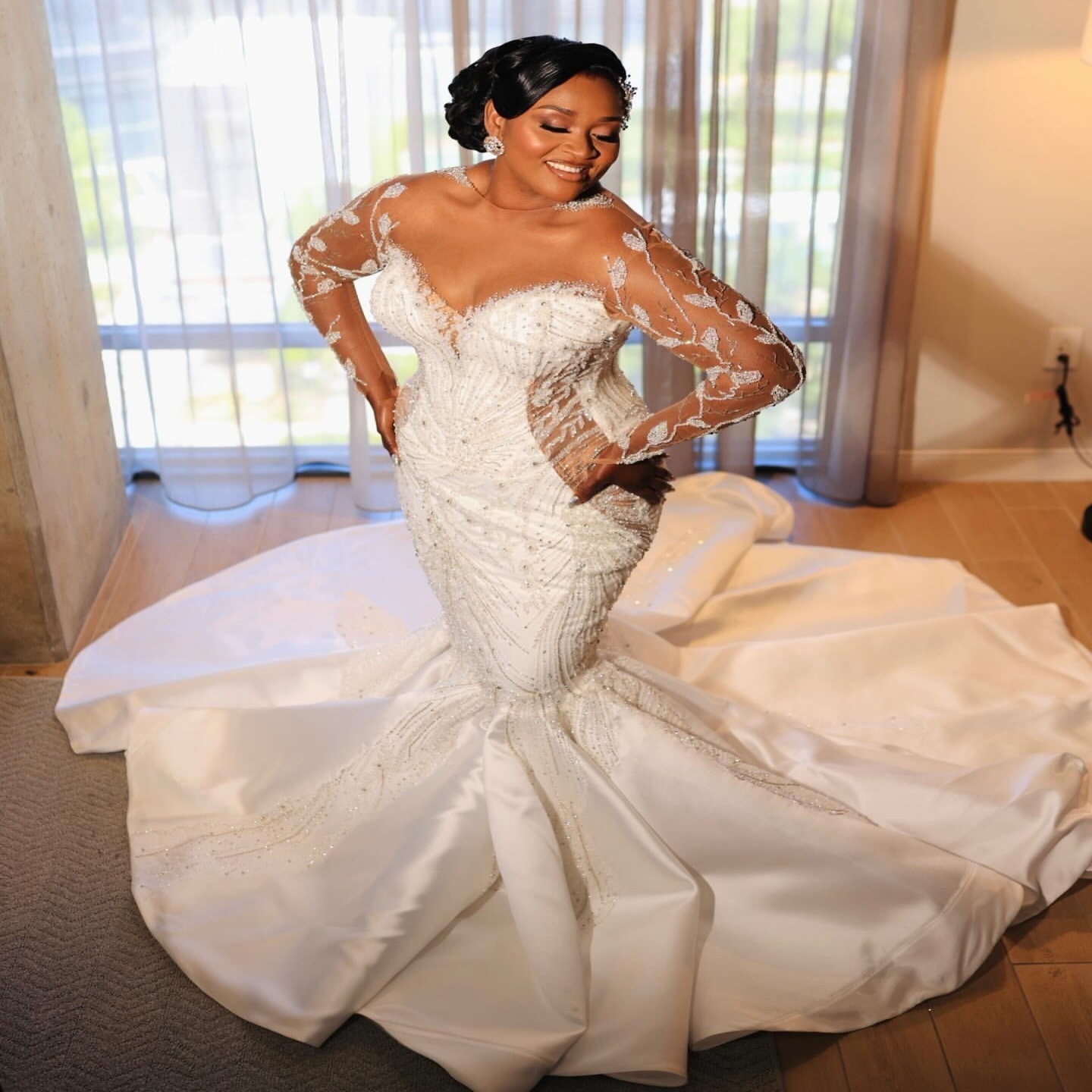 2025 Aso Ebi Plus Size Off White Mermaid Wedding Dress Lace Beaded Satin Sheer Neck Illusion Bridal Gowns Dresses ZJ06722