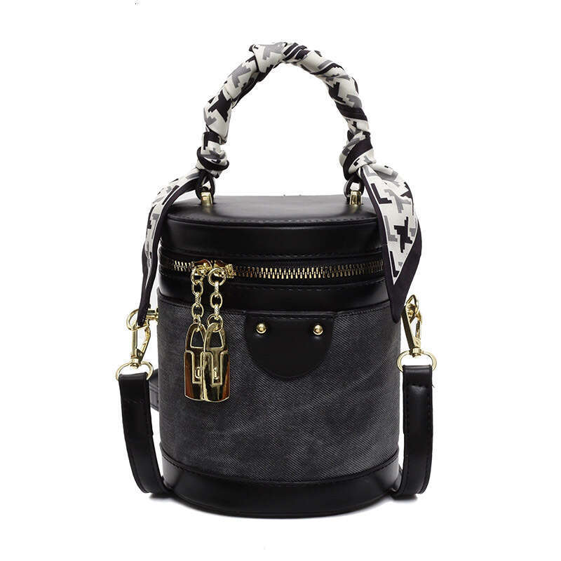 Summer New Fashion Niche for Women, Stylish and High-Value Crossbody Bag, Handheld Bucket Bag