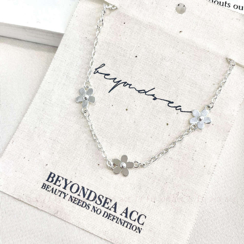 Small Flower Bracelet for Women, Light , Niche Design, Exquisite, Personalized, Sweet, Cute, Fashionable, Adjustable Jewelry c91