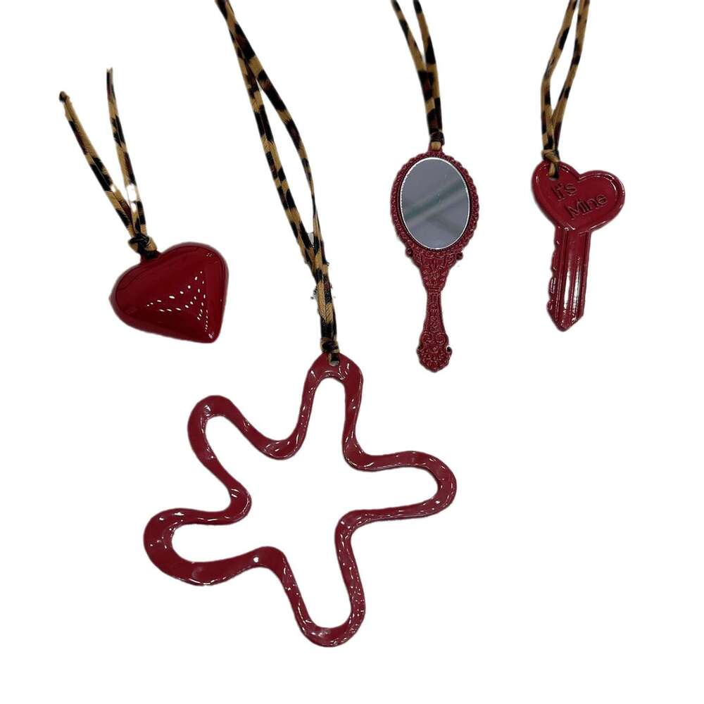 Red Hollow Flower Heart Necklace for Women Autumn Winter 2024 New Korean Style Sweatshirt Fashion High-end Sweater Chain 7b2