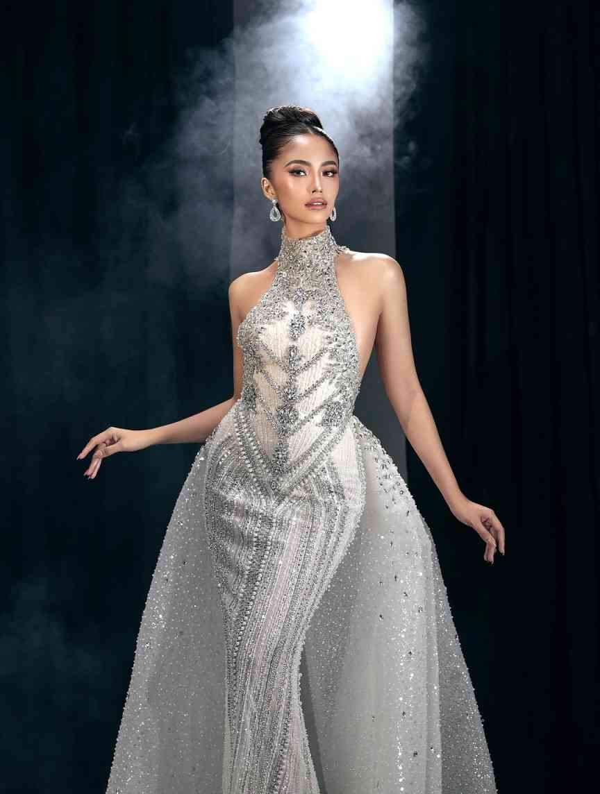 Elegant High Neck Sheath Wedding Dress Vintage Crystal Appliques Bridal Dress Sleeveless Customized Sequined vestidos de novia