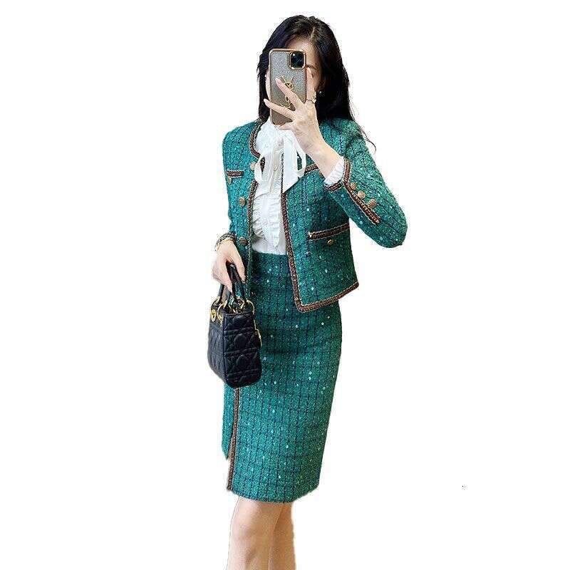 2024 Casual Versatile Loose Warm Slimming Tea Break French Little Style Half Skirt Set for Women