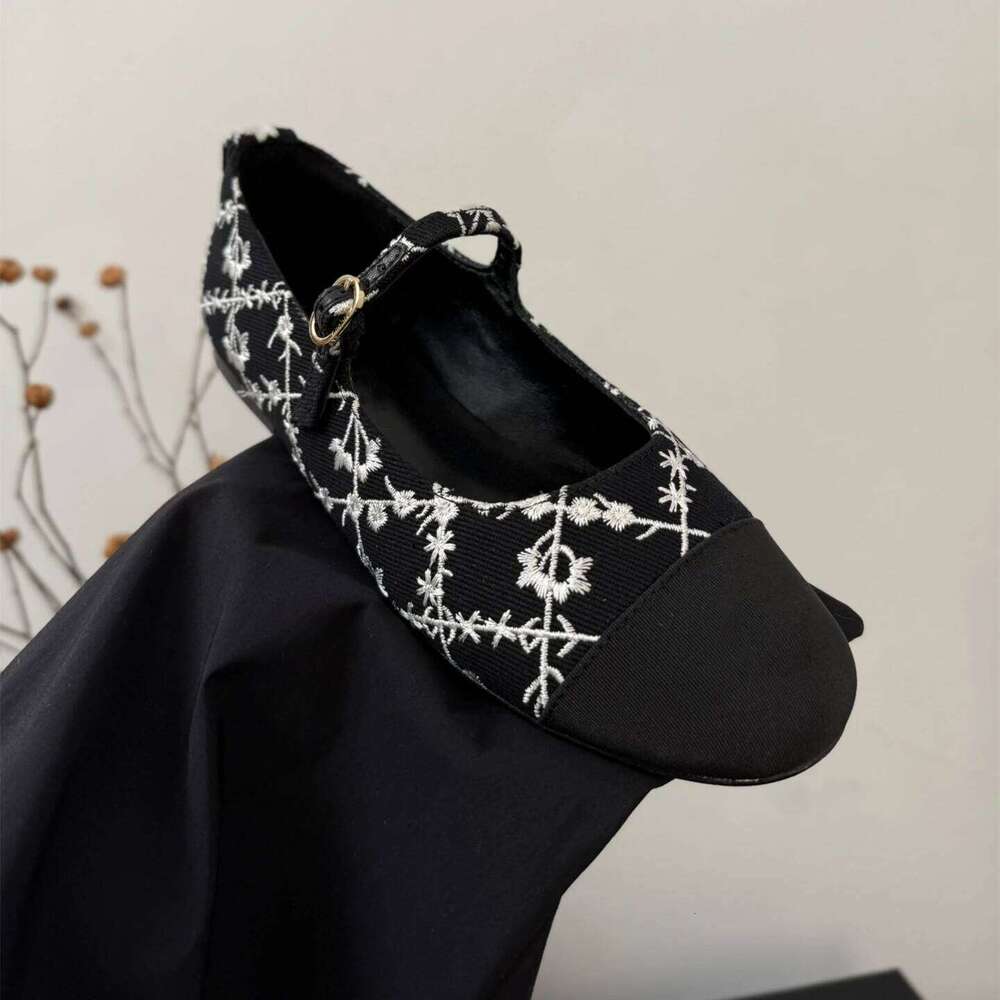 New Women Size34-41 Ballet Flats Embroider Mary Janes Round Toe Buckle Strap Leisure Designer Shoes Zapatillas De Mujer f38