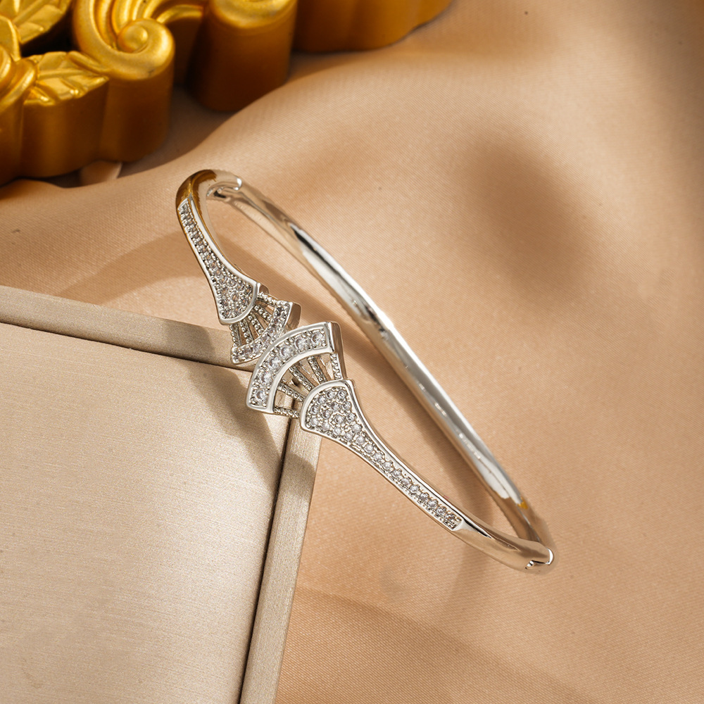 Real Gold Plated Full Designer bracelet Diamond Angel Wings Bracelet for Madam Women, Light Luxury Style, Elegant Fashionable Versatile High-End Brace