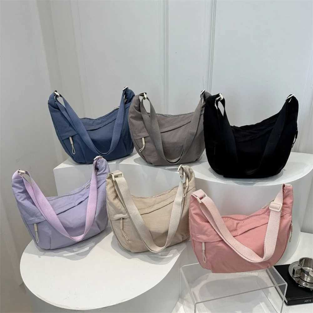 Popular Solid Color Hobos Crossbody Bag High Capacity Casual Shoulder Totes Bag Simple Leightweight Commuting Bag Students Y250730