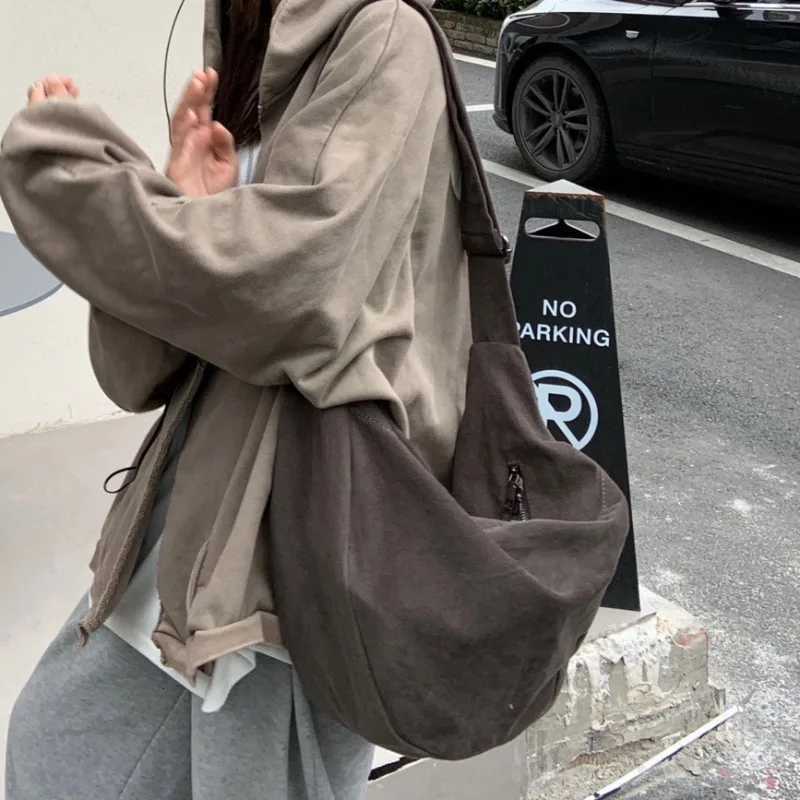Vintage Womens Bag Large Capacity Shoulder Bag Solid Color Simple Casual Commuter Bag Handbags Y250730