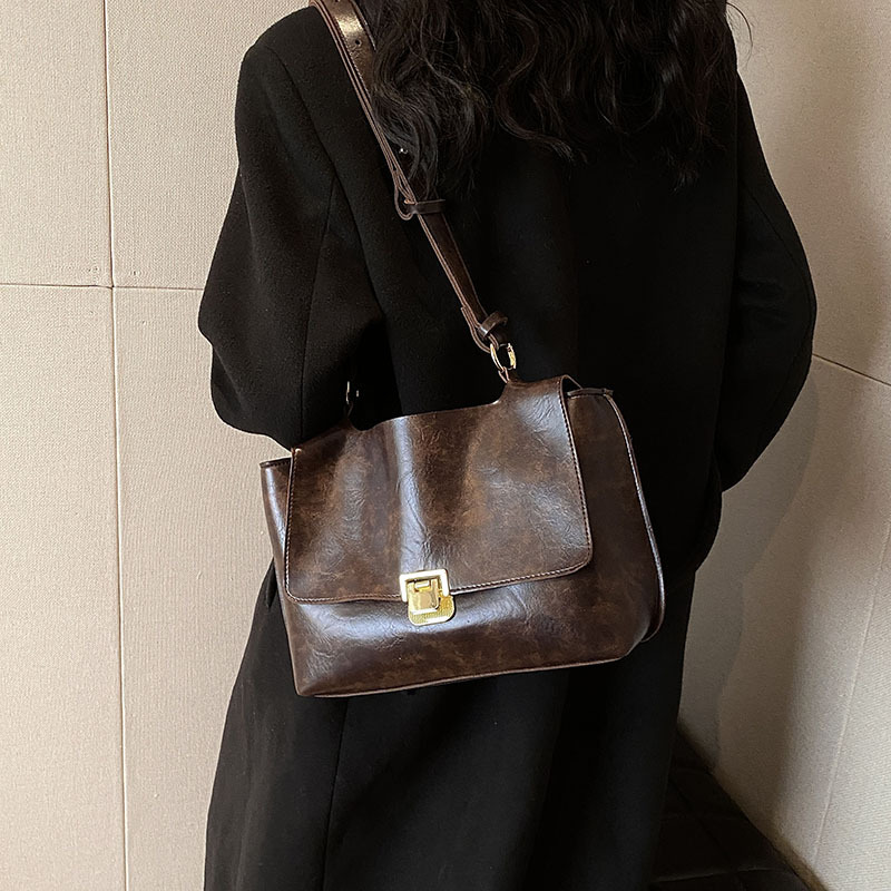 Niche fashion underarm bag women's 2025 new retro versatile tote bag high-end commuter shoulder handbag