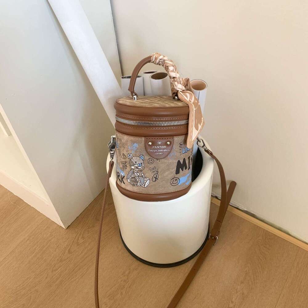 Han Xiaoxiong Graffiti Trendy Fashion Single Shoulder Handbag for Women 2025 New Versatile Crossbody Bucket Bag