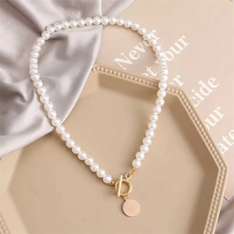 2025 Fashion Wedding Pearl Choker Necklace For Women Vintage Coin Lock Pendant Chain Jewelry on the Neck Accessories Party Gift Z250731 Z250910