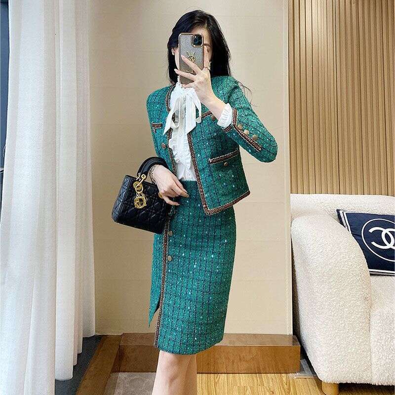 2024 Casual Versatile Loose Warm Slimming Tea Break French Little Style Half Skirt Set for Women