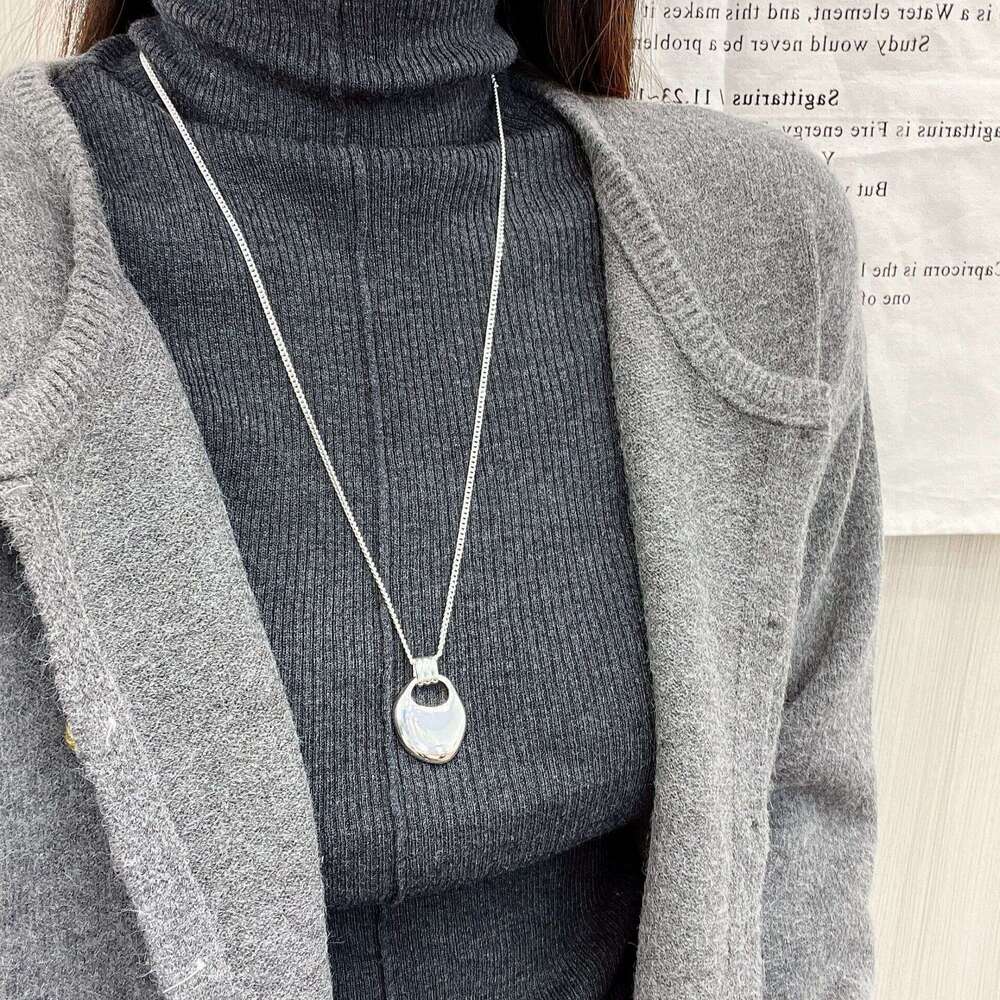 Korean Style Sier Saddle Bag Long Pendant Necklace for Women Autumn Winter Light High-end Sense Hanging Neck Sweater Chain Accessory 52a