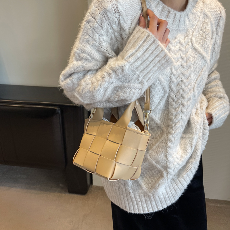 New Fashion Korean Style Woven Women's Unique Niche Design Ladies Shoulder Bag Autumn Winter Crossbody Handbag ddmymoon