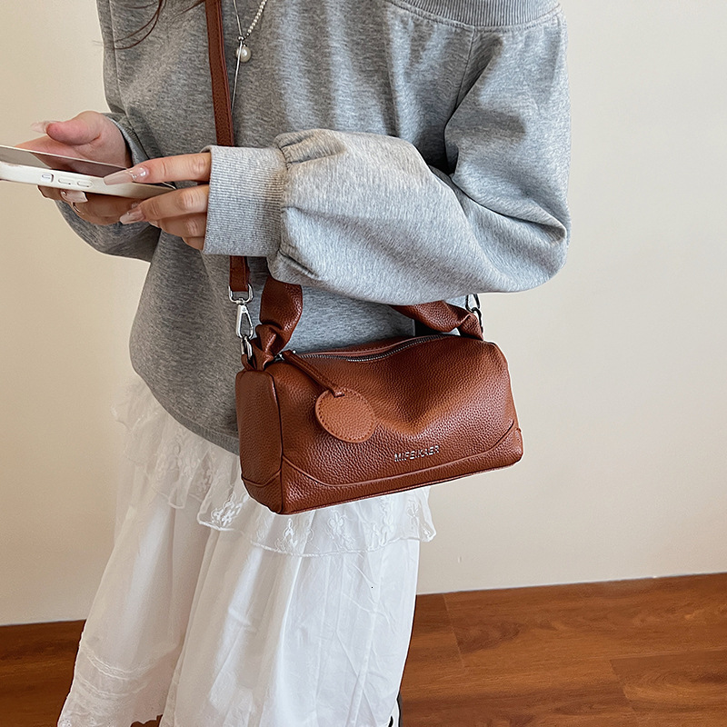 Niche Light Luxury Handheld Boston for Women 2025 New Fashion Soft Leather High-end Feel Single Shoulder Crossbody Bag ddmymoon