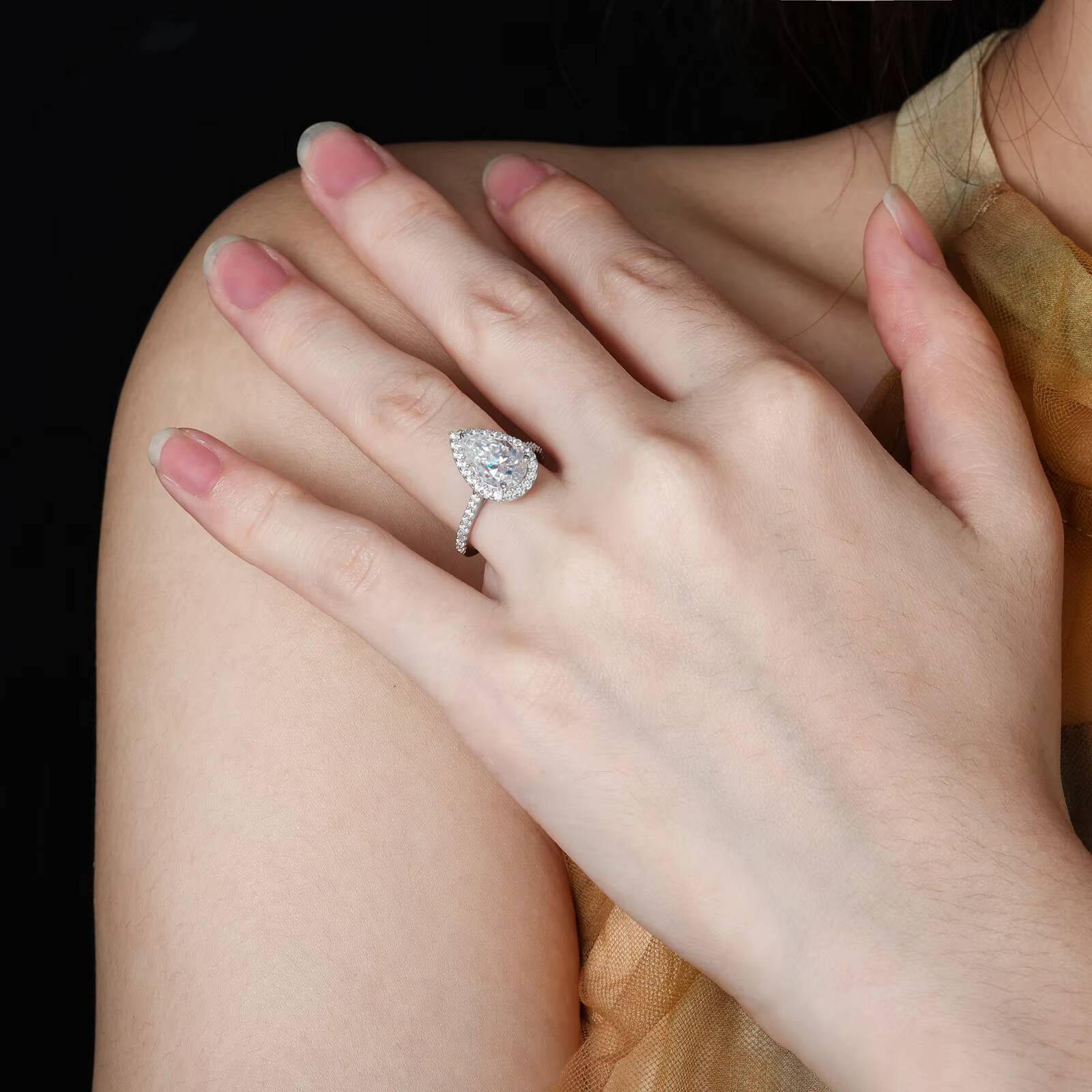 Luxury Wedding Jewelry Wholesale Custom 925 Sterling Silver 3ct Pear Cut VVS Moissanite Diamond Engagement Ring for Women