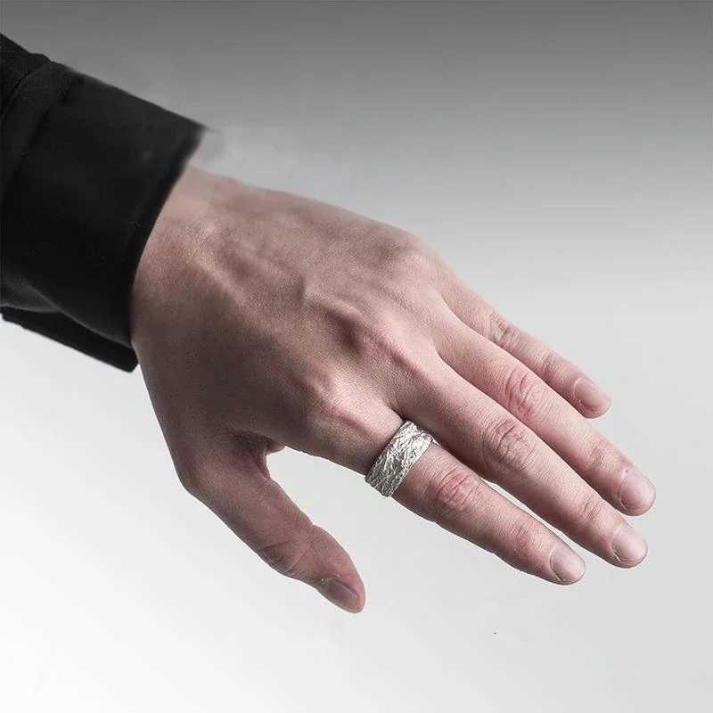 HX New Fault Ring Designer Original Dark Wind Retro Trend Men and Women Couple Engagement Jewelry Accessories y250730