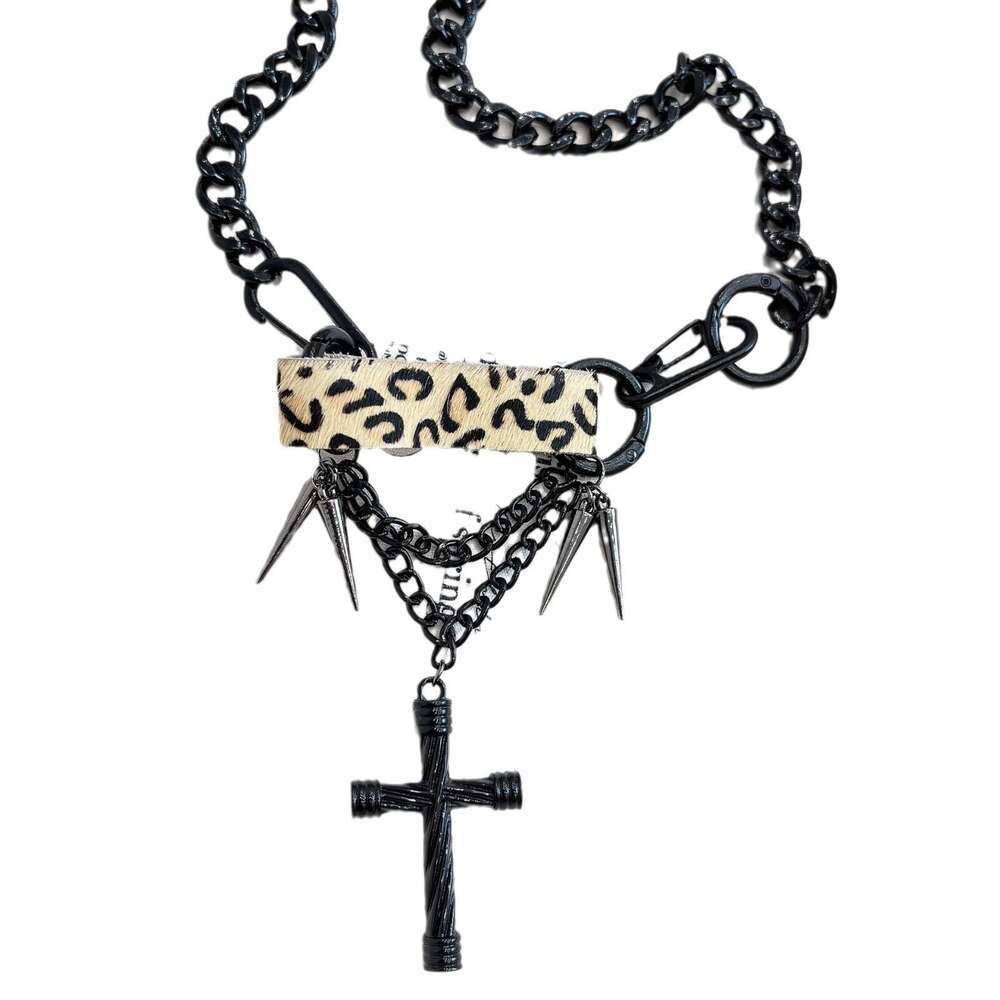 New Leopard Print Rivet Cross Choker Collarbone Chain Punk Sweet Cool Spicy Girl Temperament Personality Fashion Necklace for Women 690