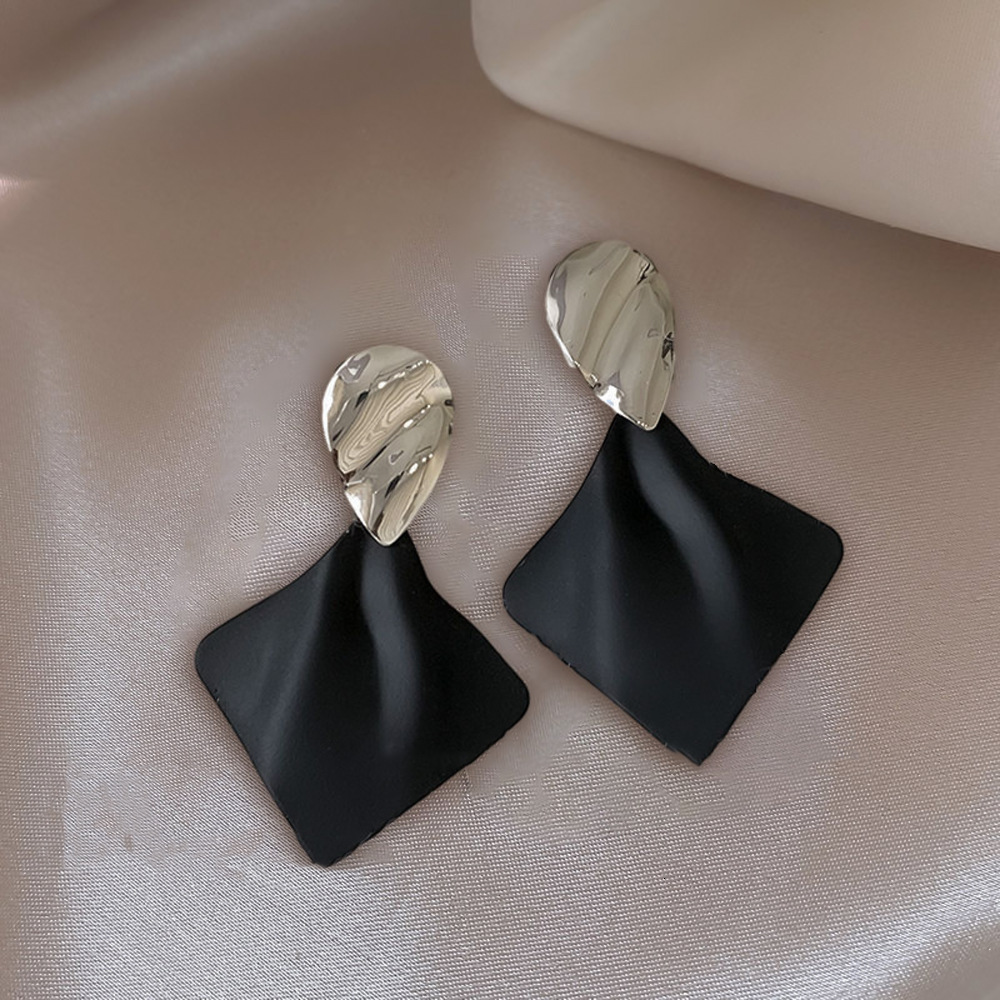 Free Shipping Designer Luxury Jewelry Silver Needle Luxury High-end Black Zircon Heart Earrings Niche Temperament Geometric Studs