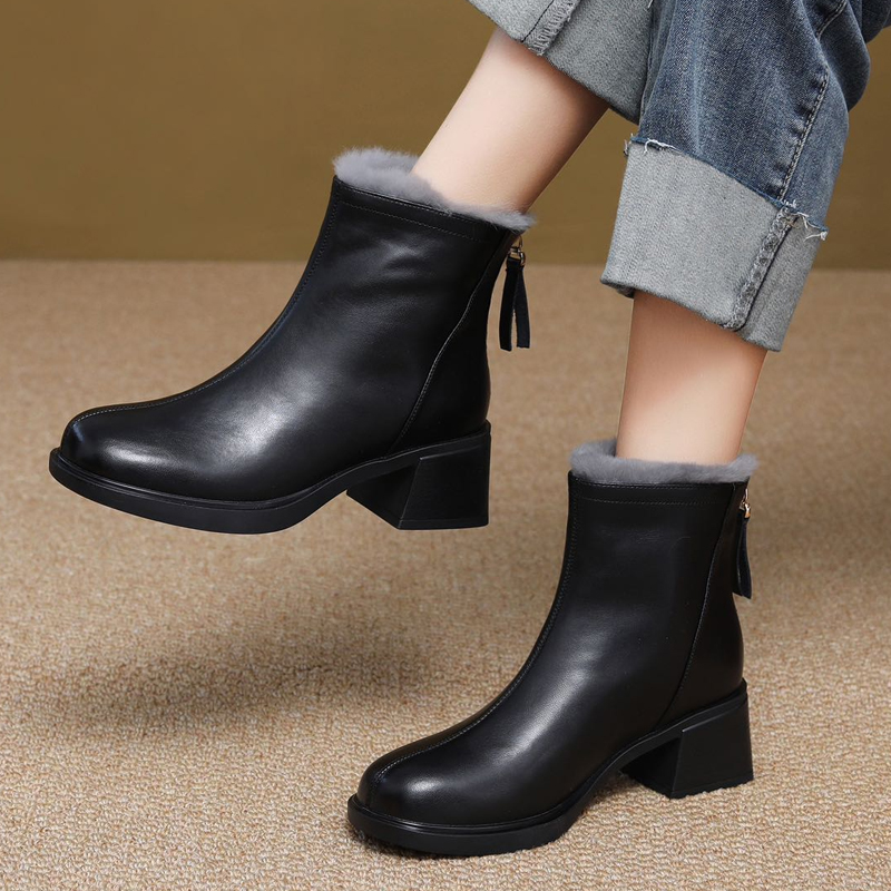 2025 Autumn/Winter French Chelsea Boots for Women with Fleece Lining, Warm Thick Heels, British Style Short Boots, Low-Top Martin Boots with Height In
