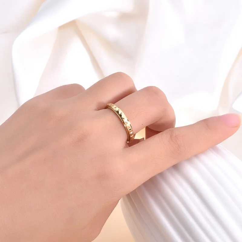 3mm Thin Stainless Steel Pyramids Spinner Ring Wedding Band for Women Girl Size 5-12 y250730