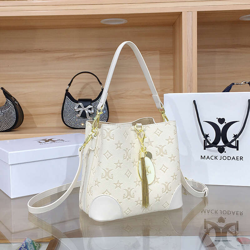Light Luxury High-Quality Textured Embossed Bucket Bag for Women 2025 New Large Capacity Shoulder Handbag