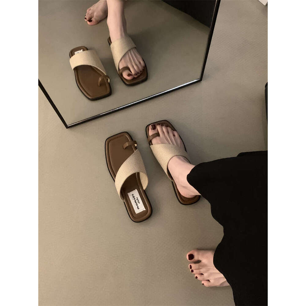 Toe Post Soft Sole Comfortable Flip-Flops Beach Shoes Fashion Flat Sandals designer shoes for Women Outdoor High-End Feel 2025