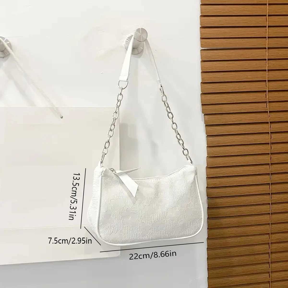 This white elegant and gentle chain underarm bag for women is foreign-style simple and a small square bag. Its a fashionable a Y250730
