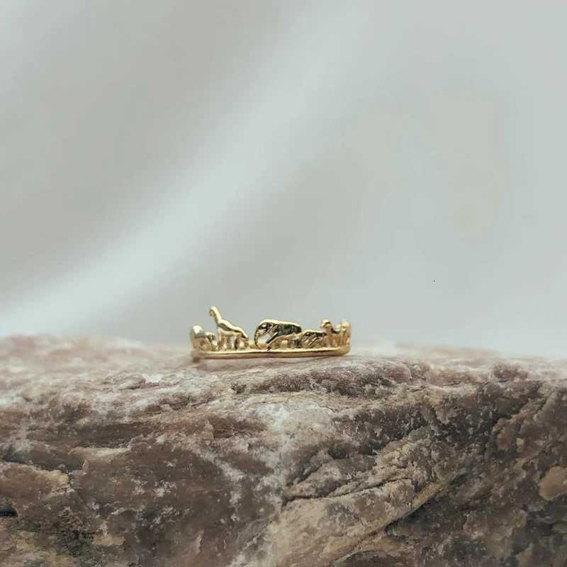 Huitan Korean Style Personality Women Rings Metal Gold Color Animal Ring Party Daily Wear Female Statement Jewelry Girls Gift y250730
