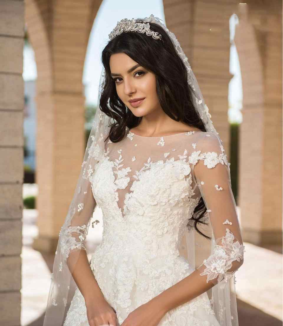 Luxury Appliques Wedding Veil 3D Flowers Two Layer Veils Elegant Fingertip Length Customized Bridal Veils Wedding Accessories