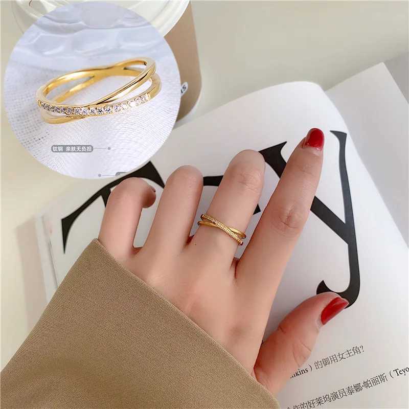 Luxury Gold Color Stainless Steel Line Cross Zircon Couple Rings for Women Men High Quality Engagement Finger Jewelry Colorfast y250730