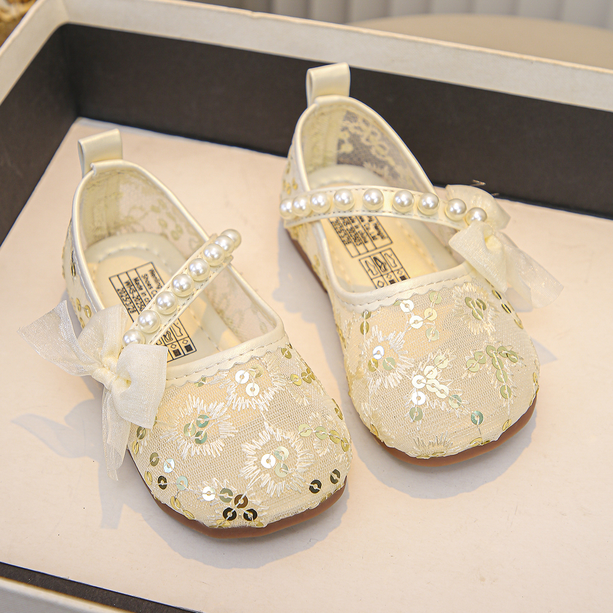 Sweet hanfu ride girls lace embroidered shoes pearl bow Exquisite single shoes