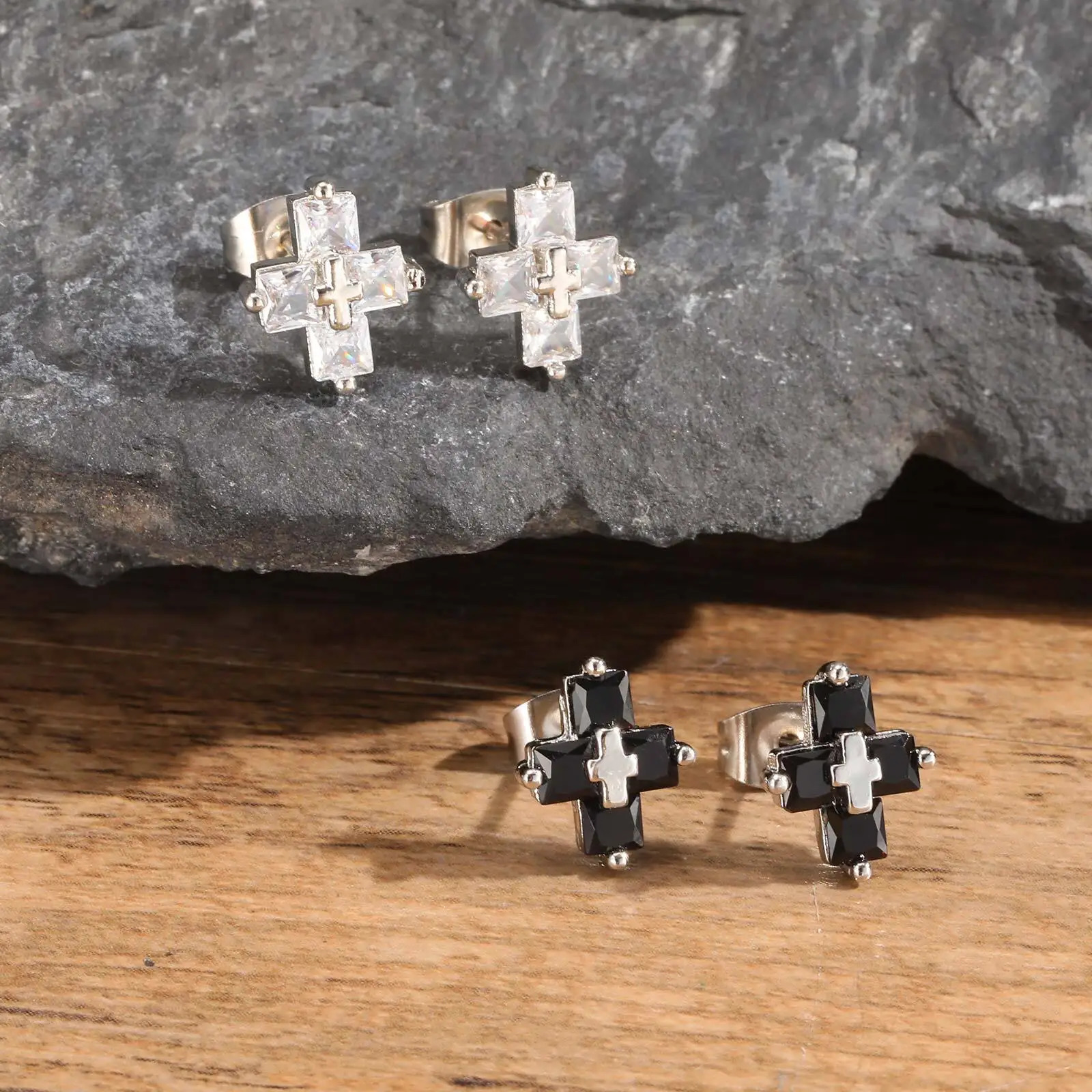 Vnox Personality Zircon Cross Earrings for Men Women Double Cross Stud Earrings Unisex Faith Creative Fashion Jewelry 250729