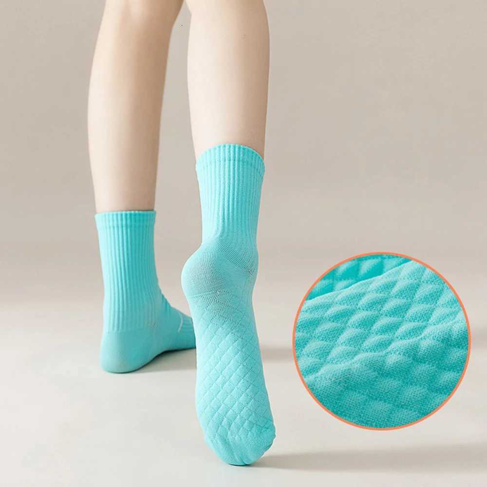 New Fashion Sports Socks Women Fitness Cycling Running Socks Men Basketball Socks Student Couple Casual Socks Z250731