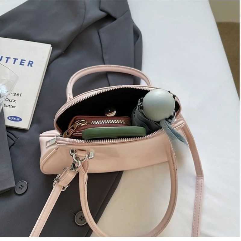 Simple and Fashionable Super Fire Bag Womens New Spring and Summer Versatile Shoulder Messenger Bag Hand Carry Cloud Bag Ins Y250730