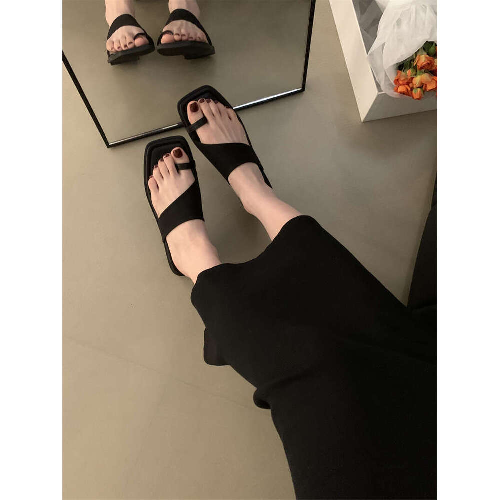 Toe Post Soft Sole Comfortable Flip-Flops Beach Shoes Fashion Flat Sandals designer shoes for Women Outdoor High-End Feel 2025