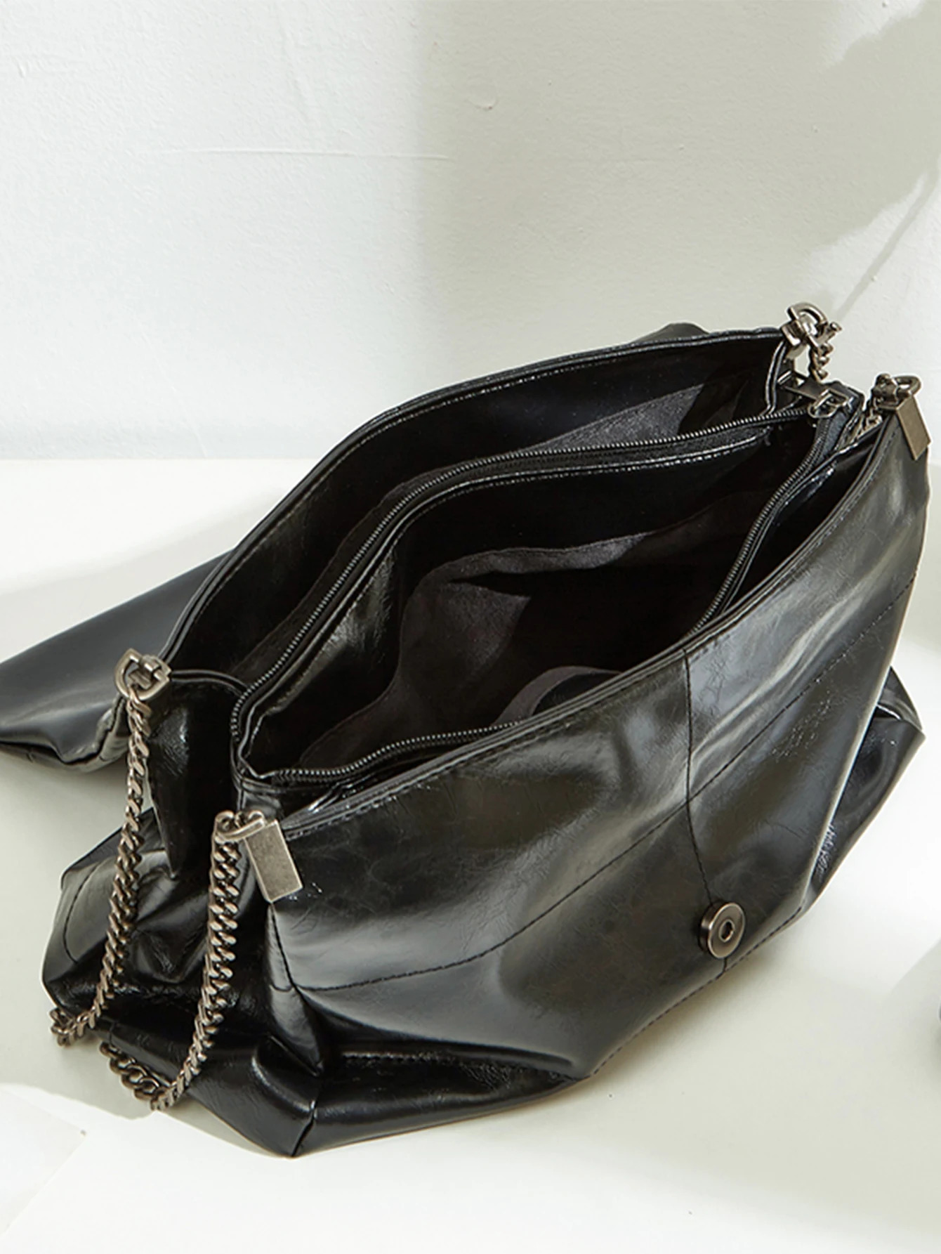 Large Capacity Commuting Bag 2024 Spring/Summer Womens Chain Tote Bag High-End and Fashionable Single Shoulder Underarm Ba 250731