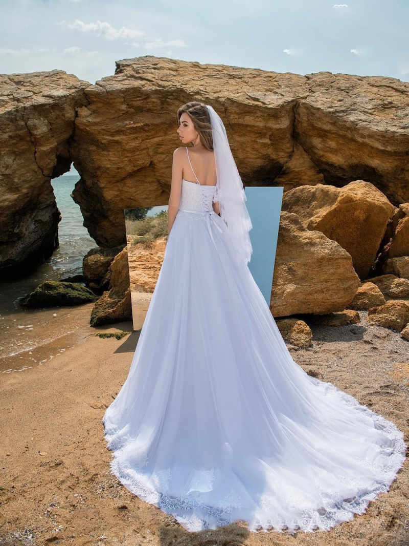 Customized Two Tiers Lace Edge Bridal Gowns Marriage Fingertip Length Wedding Veil with Comb Wedding Accessories