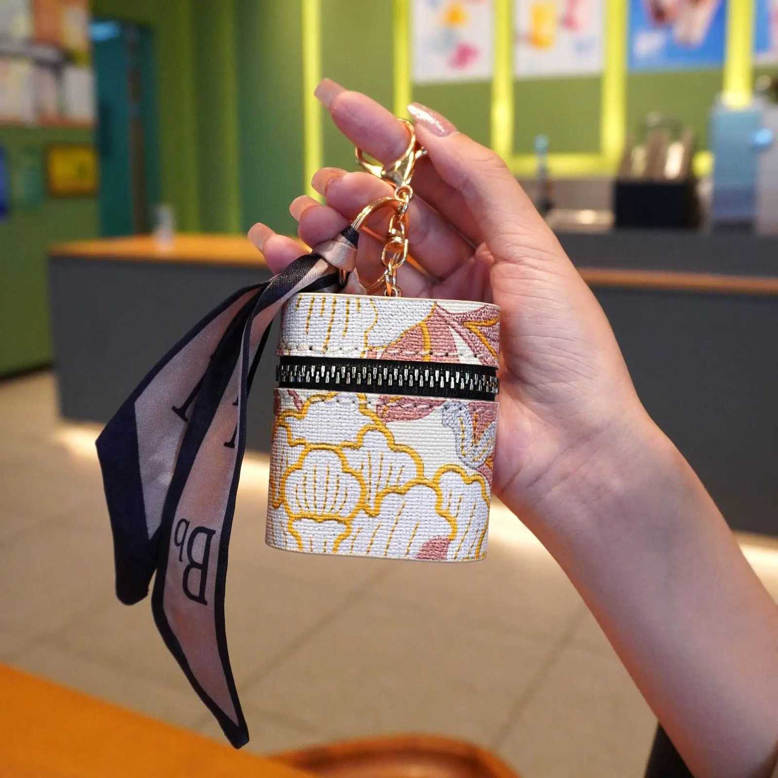 New Mini Chinese Embroidered Earphone Bag Zero Wallet Keychain Portable Storage Bag Wireless Earphone Protection Case Y250731