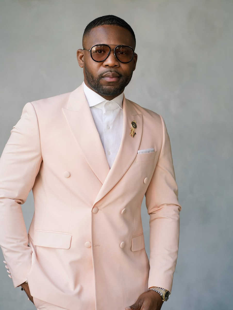 Handsome Pink Mens Tuxedos Peaked Lapel Double Breasted 2 Pieces Groom Dinner Party Male Prom Blazers Customized Coustome Homme