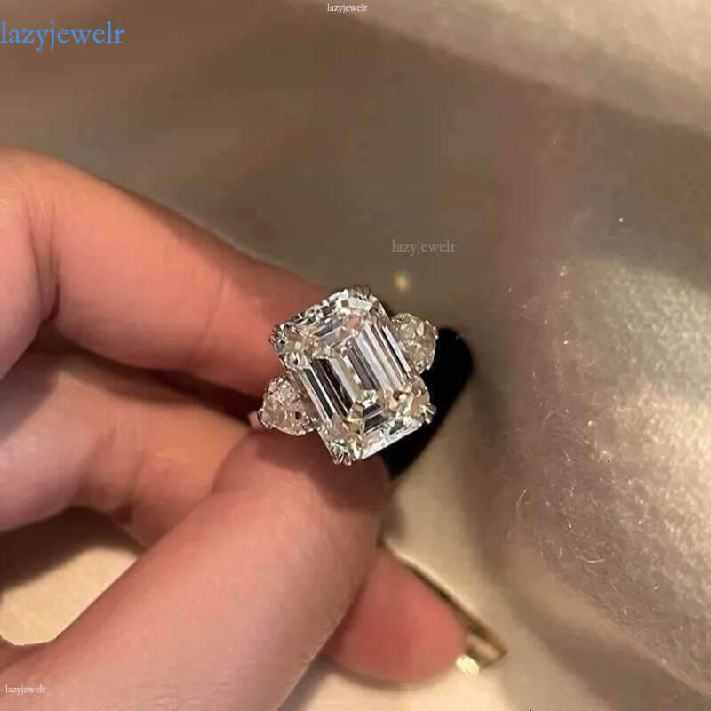 4CT Moissanite Dia Wedding Rings Jewelry Stunning Real 100% Sterling Sier Emerald Cut Gemstones Party Eternity Women Bridal Ring For Lover Gift