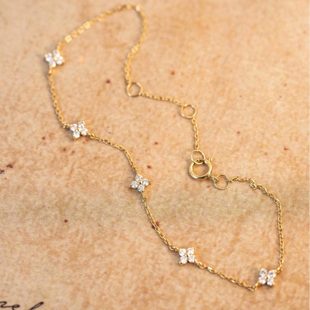 Designer Madam Bracelet Flowing Light ~ S925 Silver Plated 18K Gold Four-leaf Clover Star Bracelet Simple Zircon Pure Silver Women's Commuting