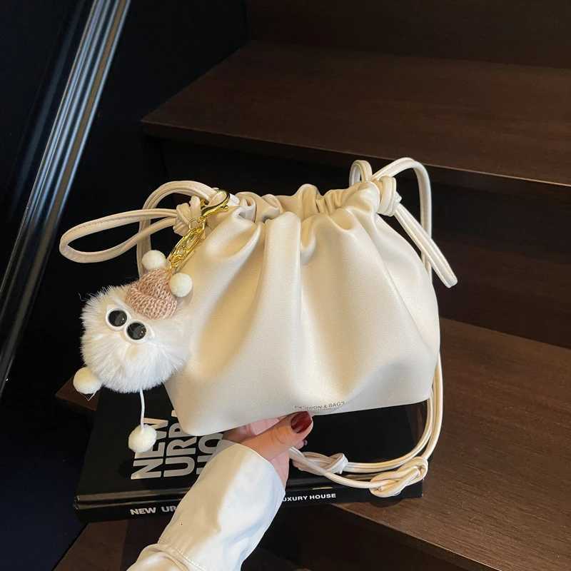 Korean Drawstring Cloud Bag Fashion Design Pleated Bucket Bag New Versatile Shoulder Messenger Bag Pu Leather Daily Commuter Bag Y250730