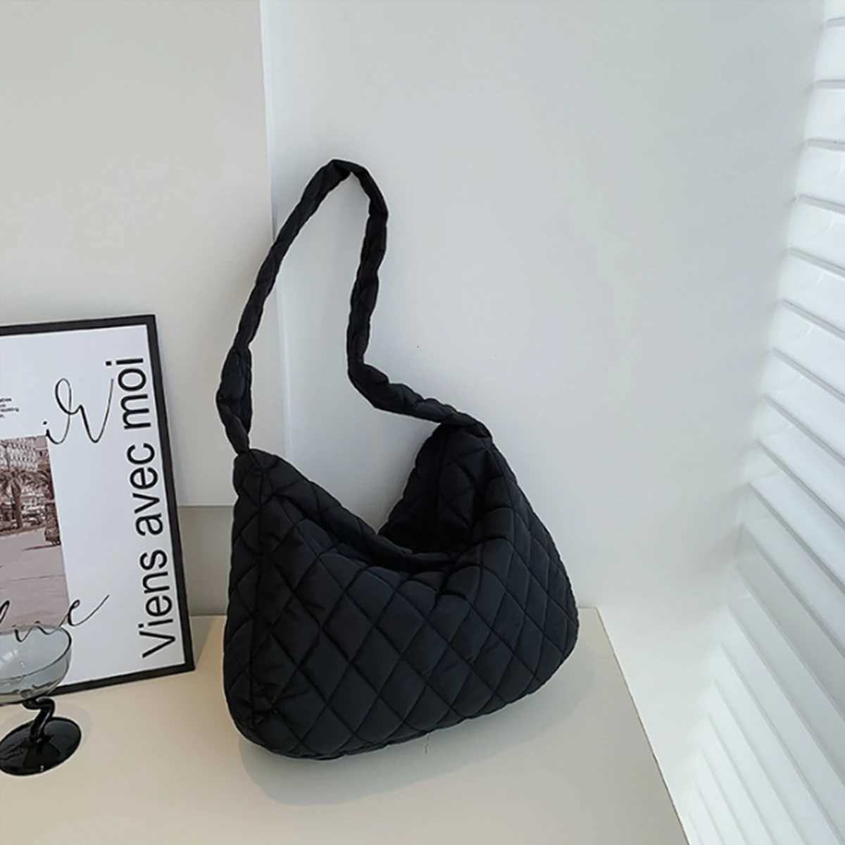 White fashion down cotton shoulder bag female cloud fold casual personality large capacity crossbody bag commuter bag 1 pack Y250730