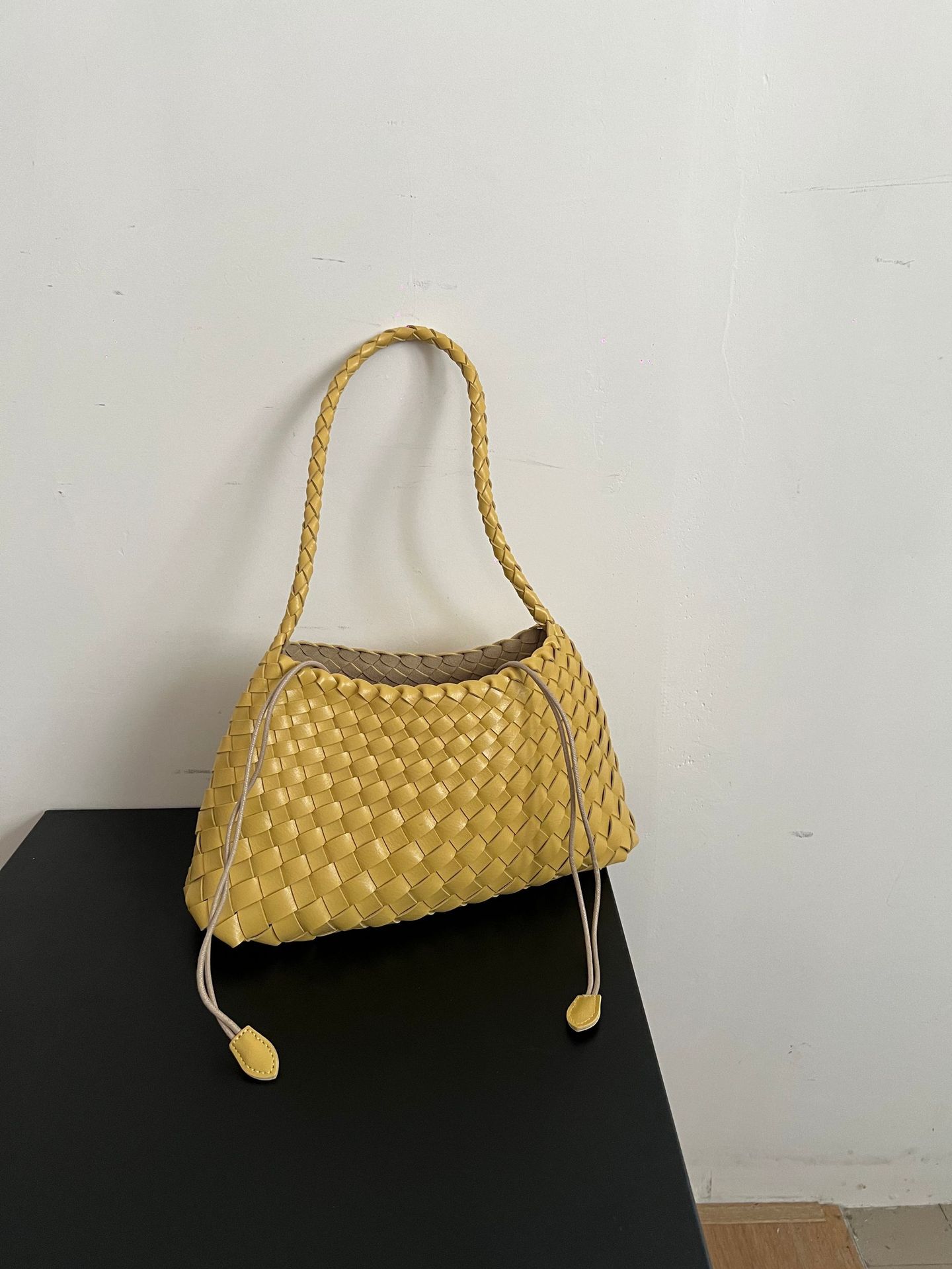 Handmade woven leather armpit bag 2025 high-end and versatile retro handbag single shoulder mother and child bag