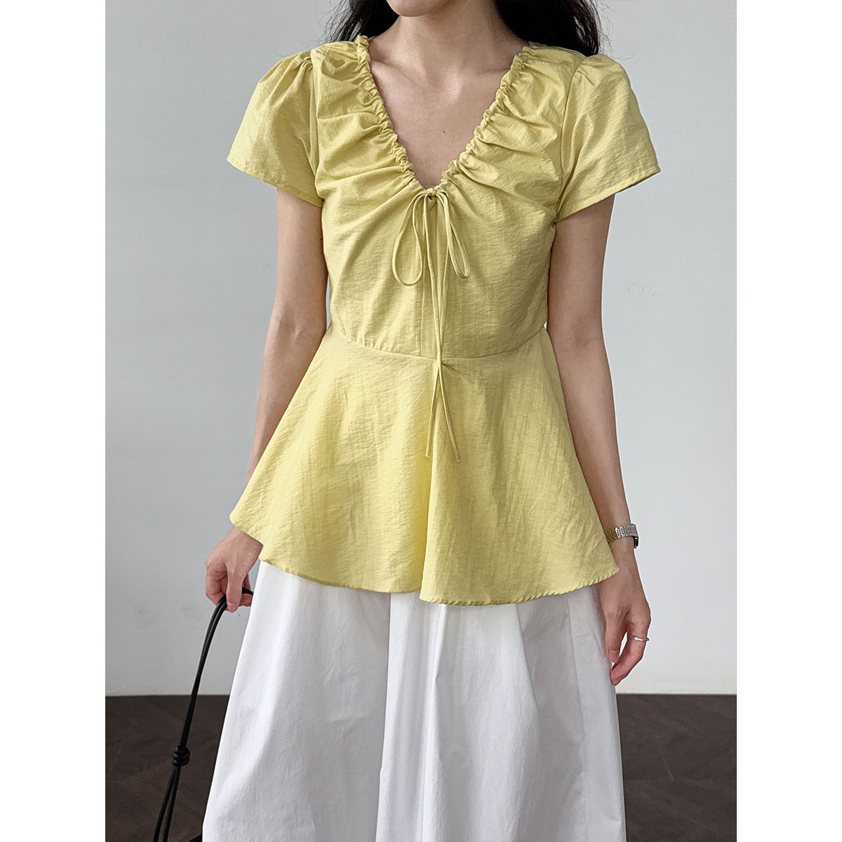 2025 French retro V-neck ruffled tie shirt short sleeved women's summer new waistband T-shirt top women's shirt new designer T-shirt