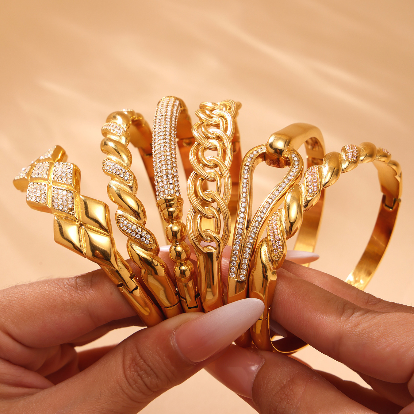 Style Horseshoe Designer Bracelet Clasp Double Row Zirconia Clasp Luxurious Precision Craft Bracelet Madam Stainless Steel 18K Gold Plated Bangle