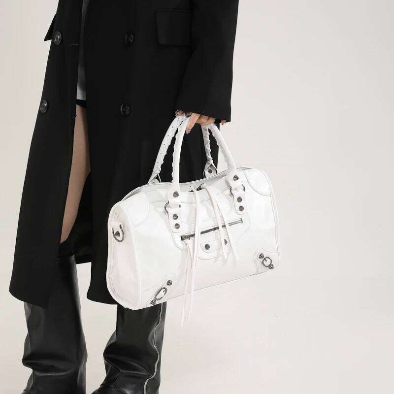 Premium Minimalist Simple Crossbody Bag For Casual Women Leisure With Solid Color And Large Capacity Tote