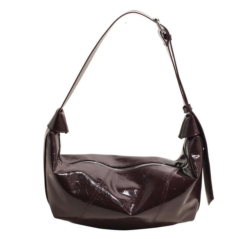 Black patent leather shoulder crossbody bag with fashionable pleated design, versatile handbag for daily streetwear, trendy women's bag