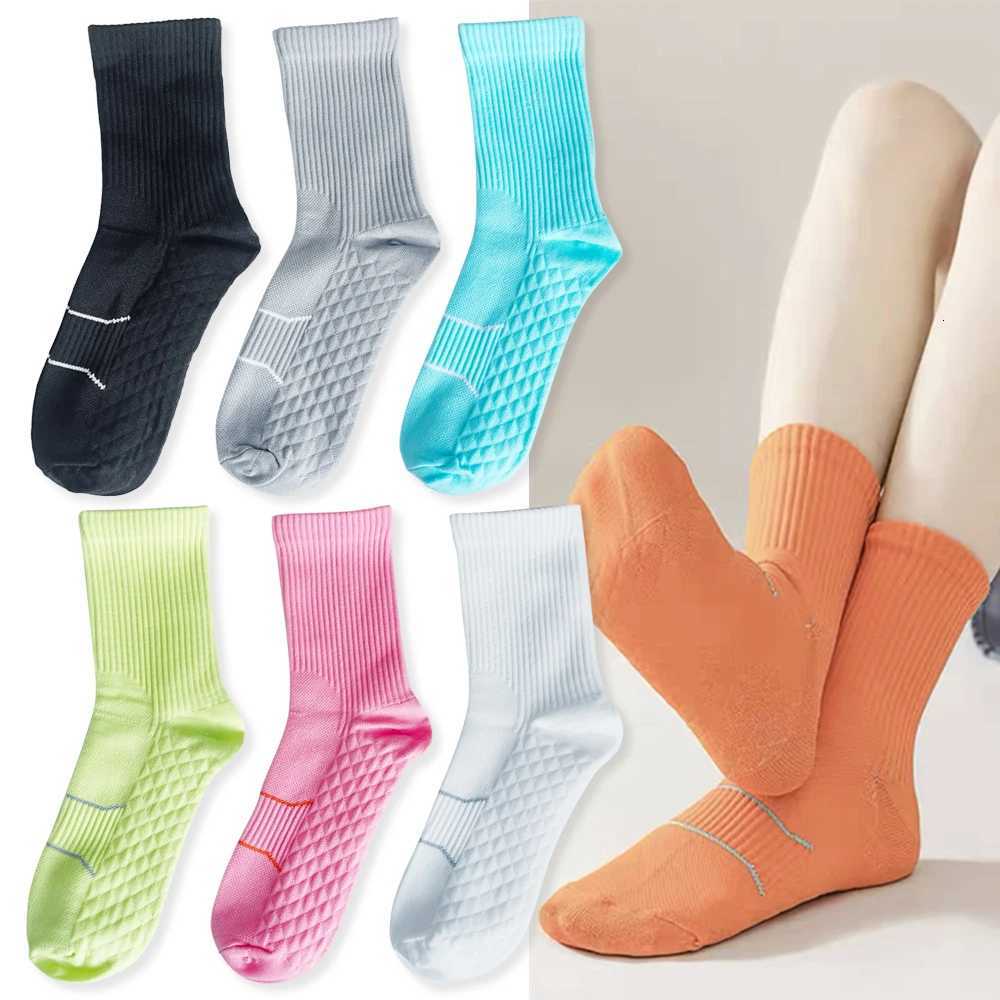 New Fashion Sports Socks Women Fitness Cycling Running Socks Men Basketball Socks Student Couple Casual Socks Z250731