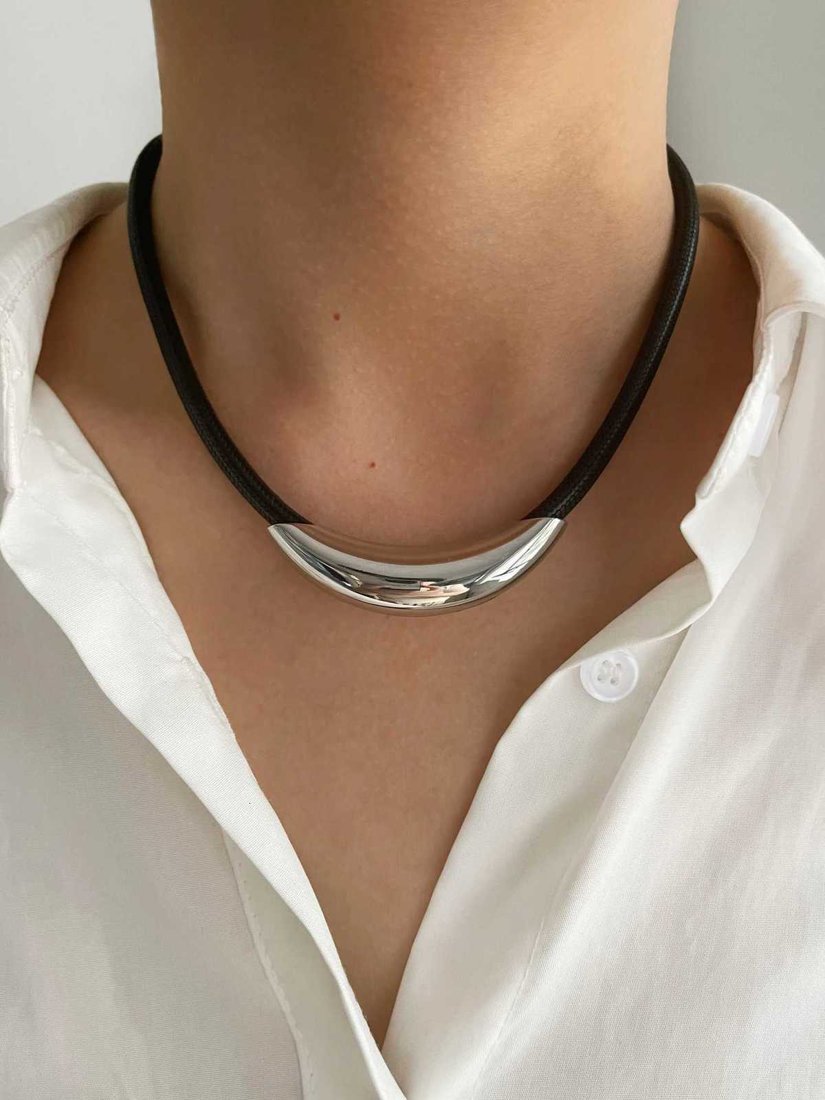 Perisbox Free Tarnish Gold Plated Tube Choker Necklace for Women Punk Stainless Steel Black Leather Rope Fashion Collar Jewelry Z250731 Z250910